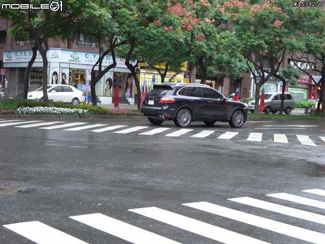 [巧遇] PORSCHE New Cayenne & Panamera