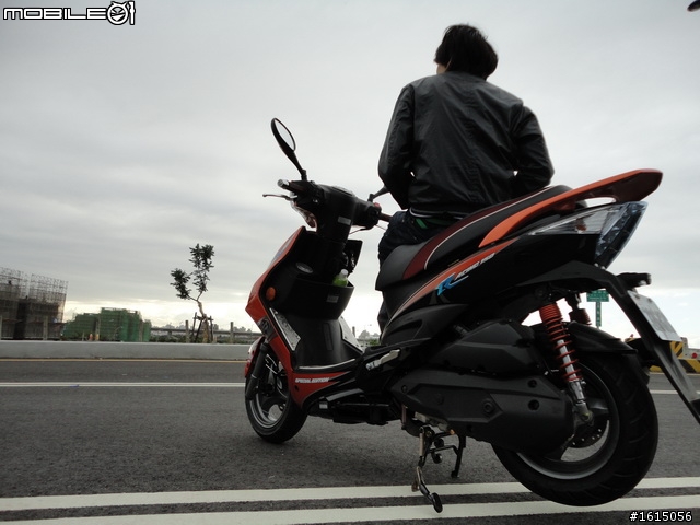 [開箱]KCC Racing 150 黑戀橘