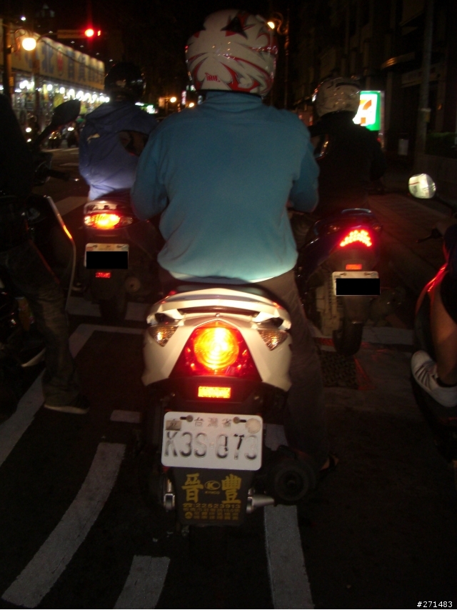 是洗車洗太大力了嗎?