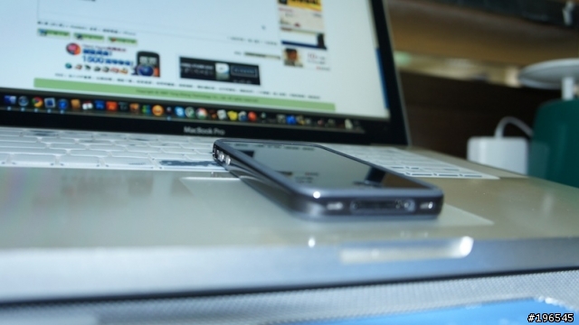 Apple IPHONE4 送的原廠保護套（追加正副廠照）
