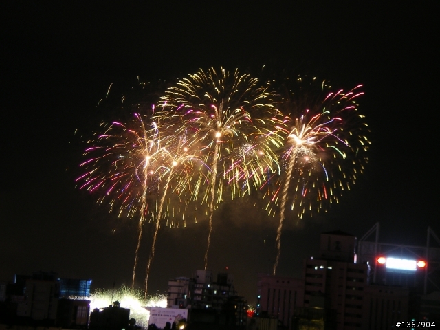 你跟了我3年了，這是我第一次這麼認真的對待你(99.10.10國慶煙火秀-淡水3-5號水門)