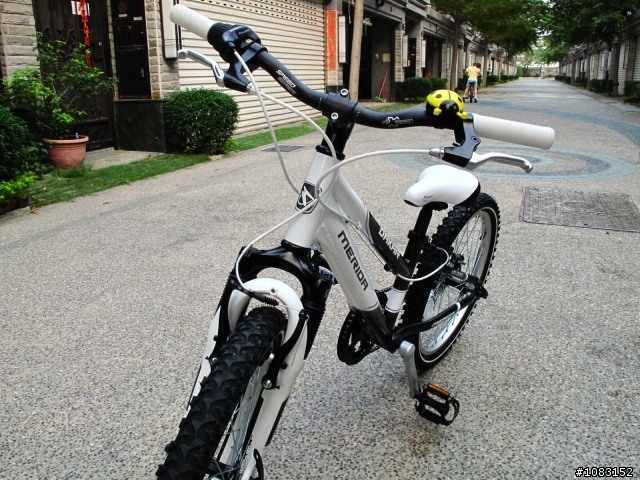 [開箱文]我家公主的第一輛MTB--MERIDA DAKER 2.0 / LADY