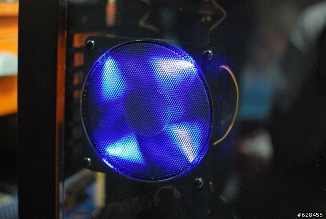 [開箱]NZXT Tempest Evo(超暴風)機殼