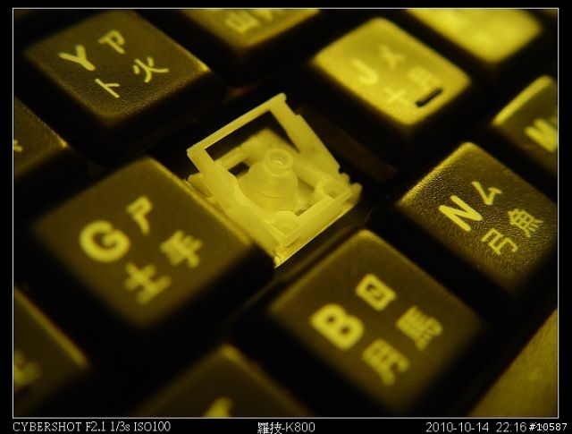羅技無線炫光鍵盤K800-黑暗中躍動指尖的精靈