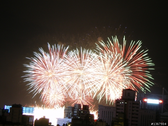 你跟了我3年了，這是我第一次這麼認真的對待你(99.10.10國慶煙火秀-淡水3-5號水門)