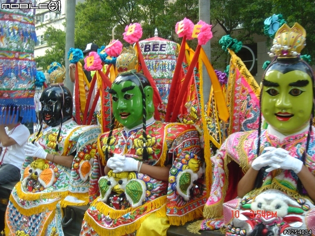 國慶花車遊行沒有正妹之有圖有真相