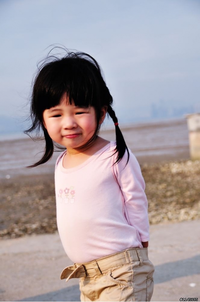 旅遊鏡拍小孩 (能否蓋大樓)