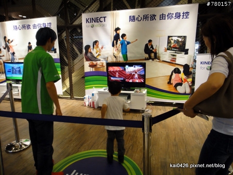 10/08 中午新光南西3館KINECT體驗巧遇愛力克司一家