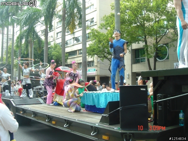 國慶花車遊行沒有正妹之有圖有真相