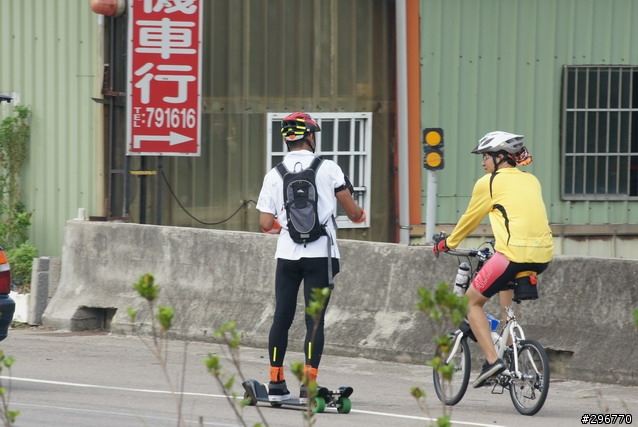 99/10/02(六) NS西濱400K/200K上午09:00~09:50 北上白沙屯派出所前的照片