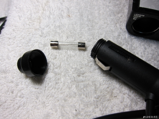 [開箱]日本KASHIMURA KX-122 USB 車用三孔插座附開關