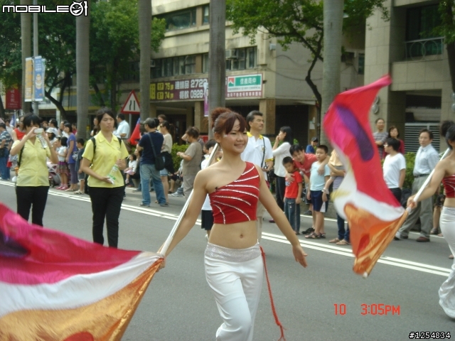國慶花車遊行沒有正妹之有圖有真相