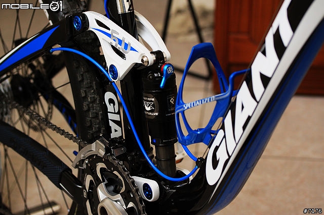 2011 GIANT Trance X2 開箱文 （圖多）2010/12/16 新增爆亮頭燈！2011/03/19 新增GARMIN EDGE 800!
