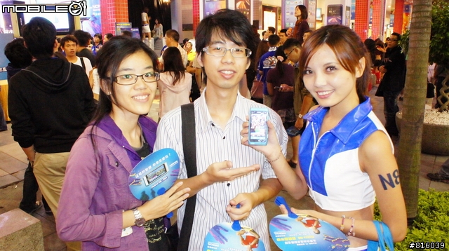 [採訪] NOKIA N8台北信義威秀噴火首賣會！