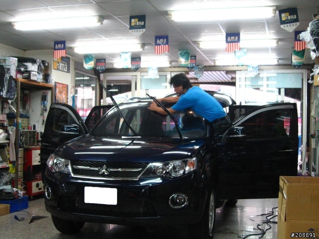 2010 All New Outlander 豪華型時尚藍小開箱文分享