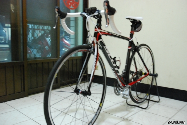 剛入手 第一台公路車SCOTT CR1(亂照別罵我)