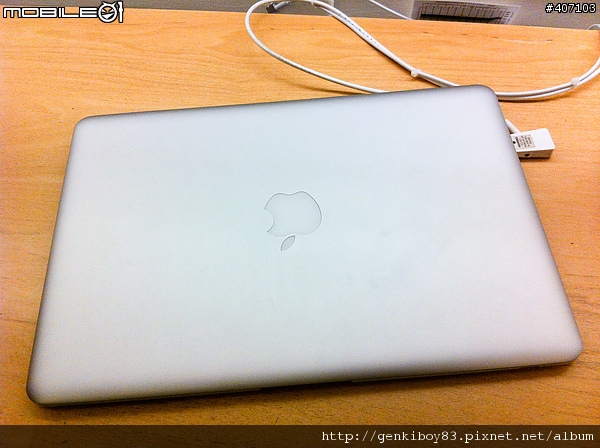 [蘋果試玩記]11" mac air試玩&比較