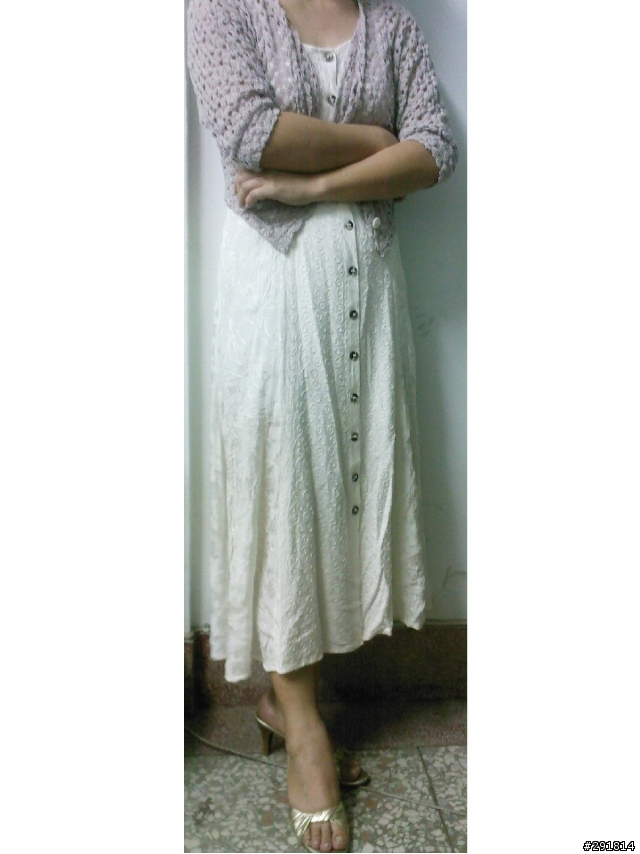 各位覺得我朋友這套衣服適合的年齡層為多少（有圖）