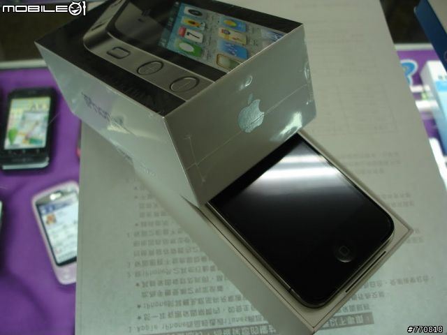 [開箱] iPhone 4 半開箱文與使用心得，同場加映iPad WI-FI 64G、iPad Case開箱！