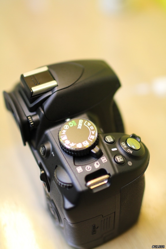 Nikon D3100 只有機身啥也沒有的開箱，加映與D3000相比