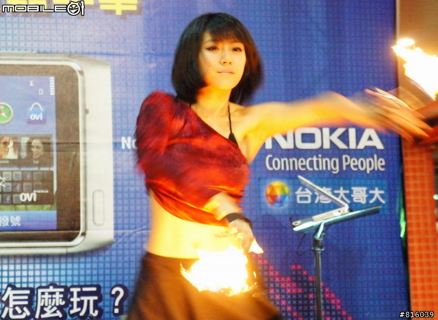 [採訪] NOKIA N8台北信義威秀噴火首賣會！