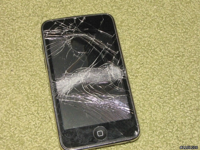 好慘的ipod touch 2代...