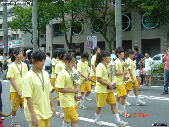 國慶花車遊行沒有正妹之有圖有真相