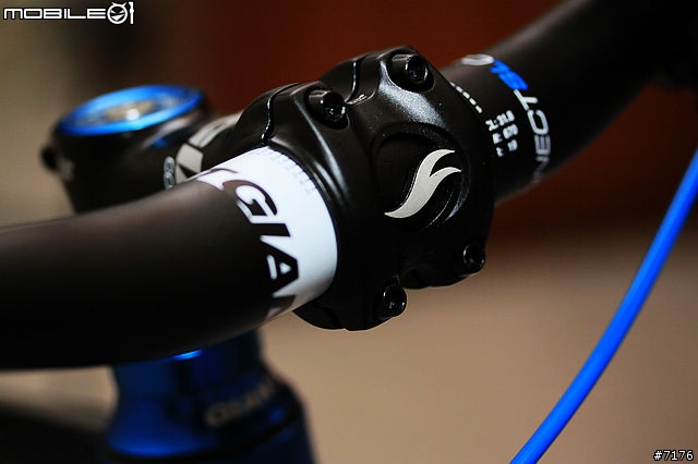 2011 GIANT Trance X2 開箱文 （圖多）2010/12/16 新增爆亮頭燈！2011/03/19 新增GARMIN EDGE 800!