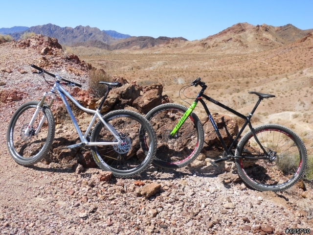 [分享] DH @ Dear valley, Utah、Bootleg canyon, Vegas & Canfieldbrothers