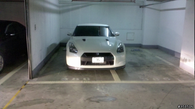 車子怕被刮就可以霸占兩個停車位?