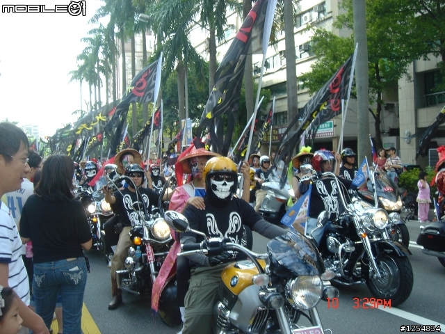 國慶花車遊行沒有正妹之有圖有真相