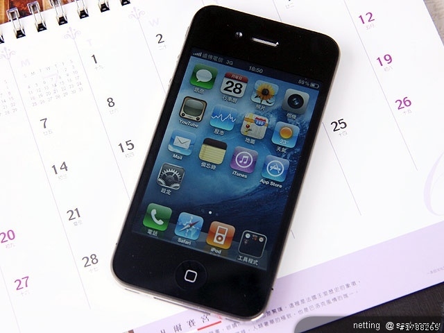 《問》有使用過 iPhone 4  和 i9000  請問那一支比較好用呢？