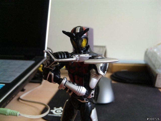 【開箱】S.H.Figuarts Masked Rider Dark Kabuto 暗兜