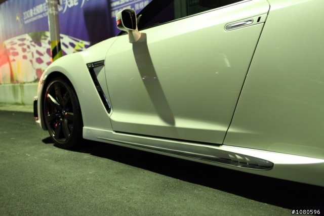 分享友人的【WALD R35+ AMS Carbon Fiber Roof 】