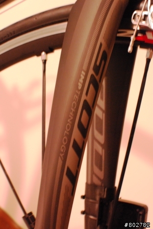 低調再低調灰炭車 2011 SCOTT R1