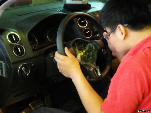 SCIROCCO多功能方向盤開箱暨安裝過程(圖多)
