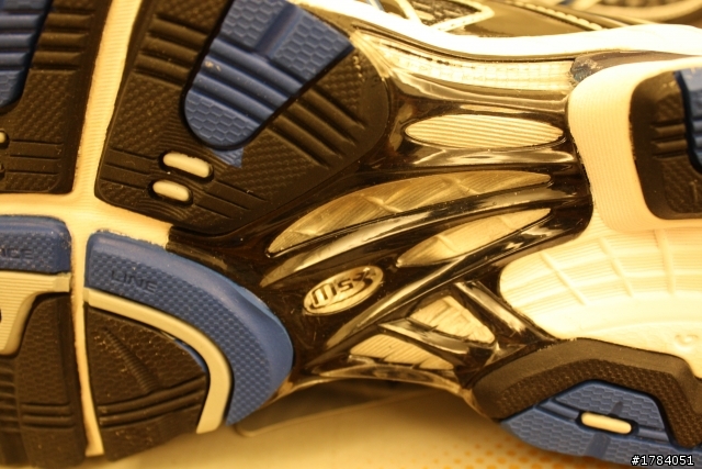進行足型測試後，購入的Asics