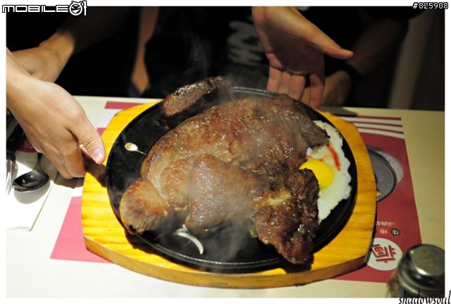 [分享]瘋牛排洋食-挑戰55oz超大牛排~