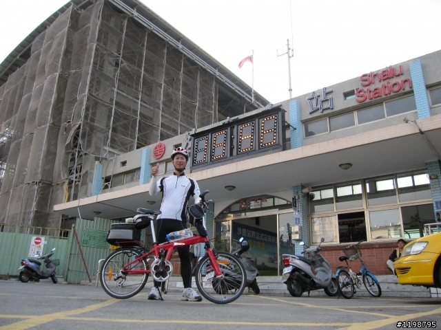 台中【新社】單車二日遊...餐廳老闆超厲害  還會即興演奏薩克斯風