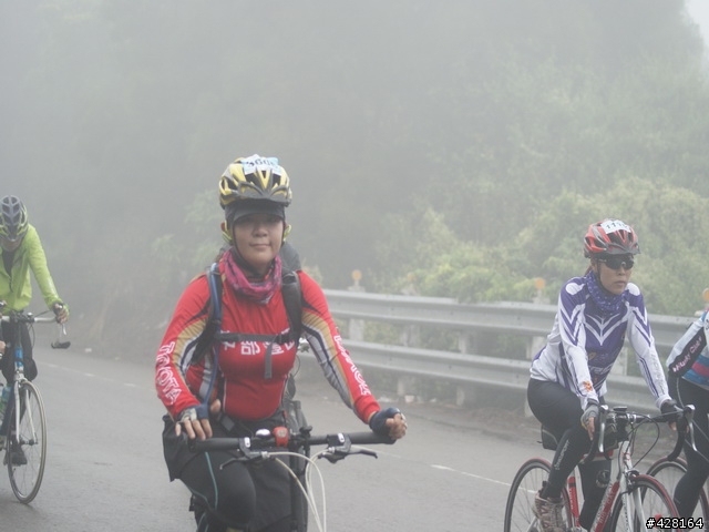 2010 環化賽   楓竹路 爬坡路段  雨 霧 汗水 混和的爬坡
