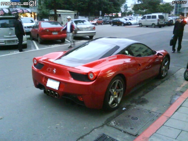 路上巧遇F458