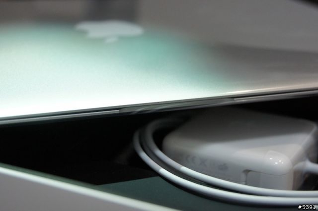 客製 MacBook Air 13.3' （已貼圖）