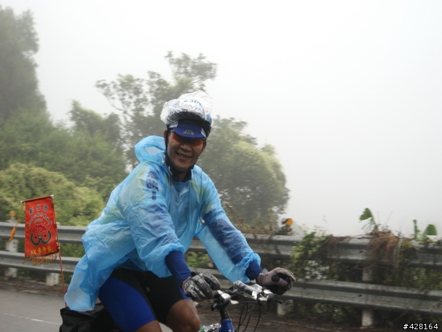 2010 環化賽   楓竹路 爬坡路段  雨 霧 汗水 混和的爬坡