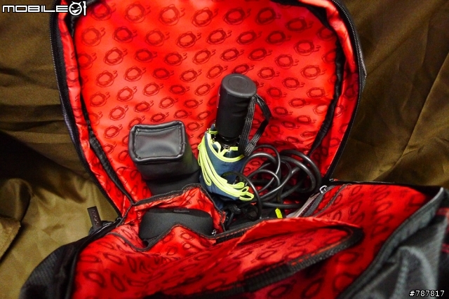 給16吋筆電一個家：Ozone Gaming Gear