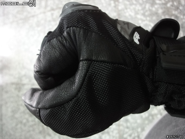 [開箱] ICON  Patrol Waterproof Glove 冬季防水防寒防摔手套