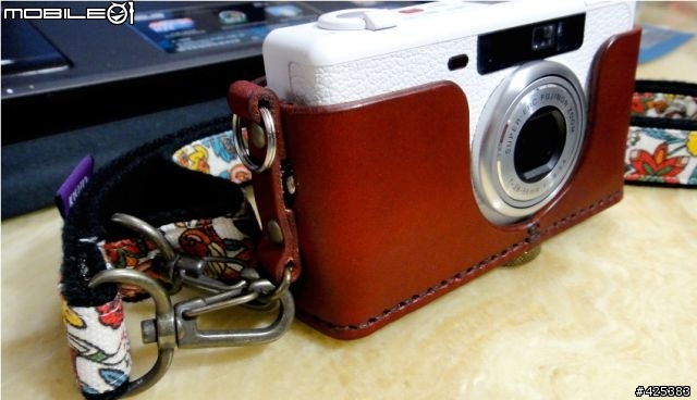 [分享] 相機皮套與相機揹帶 For Fujifilm Natura Classica White