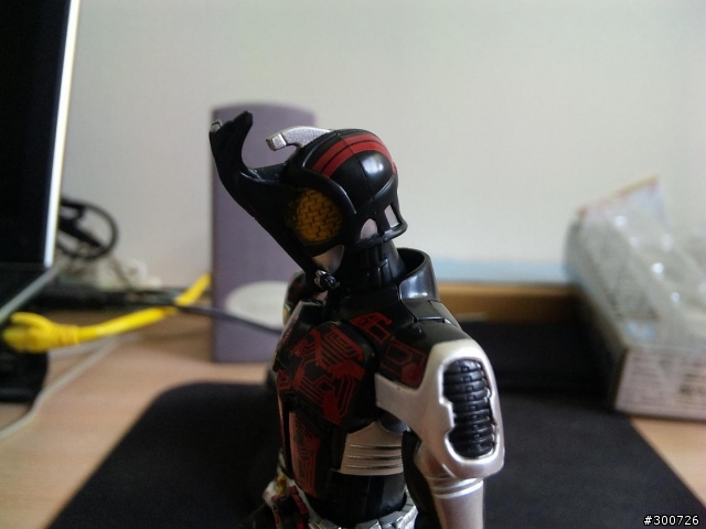 【開箱】S.H.Figuarts Masked Rider Dark Kabuto 暗兜