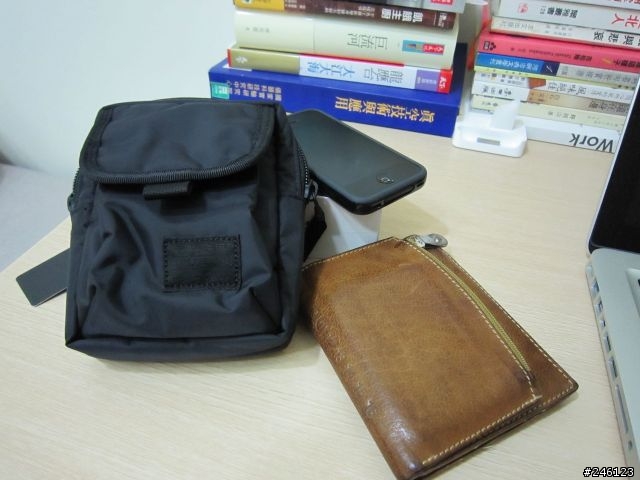 敗家分享-iPhone4 x Head Porter - Black Beauty Pouch