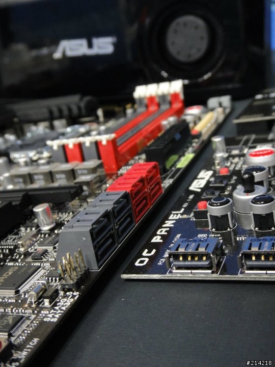 ASUS Republic Of Gamers Maximus IV Extreme firstlook