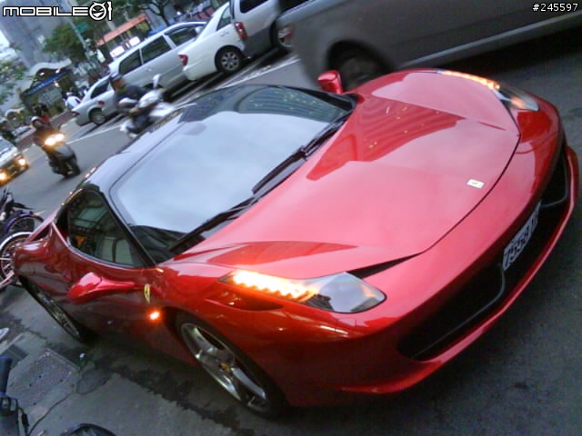 路上巧遇F458